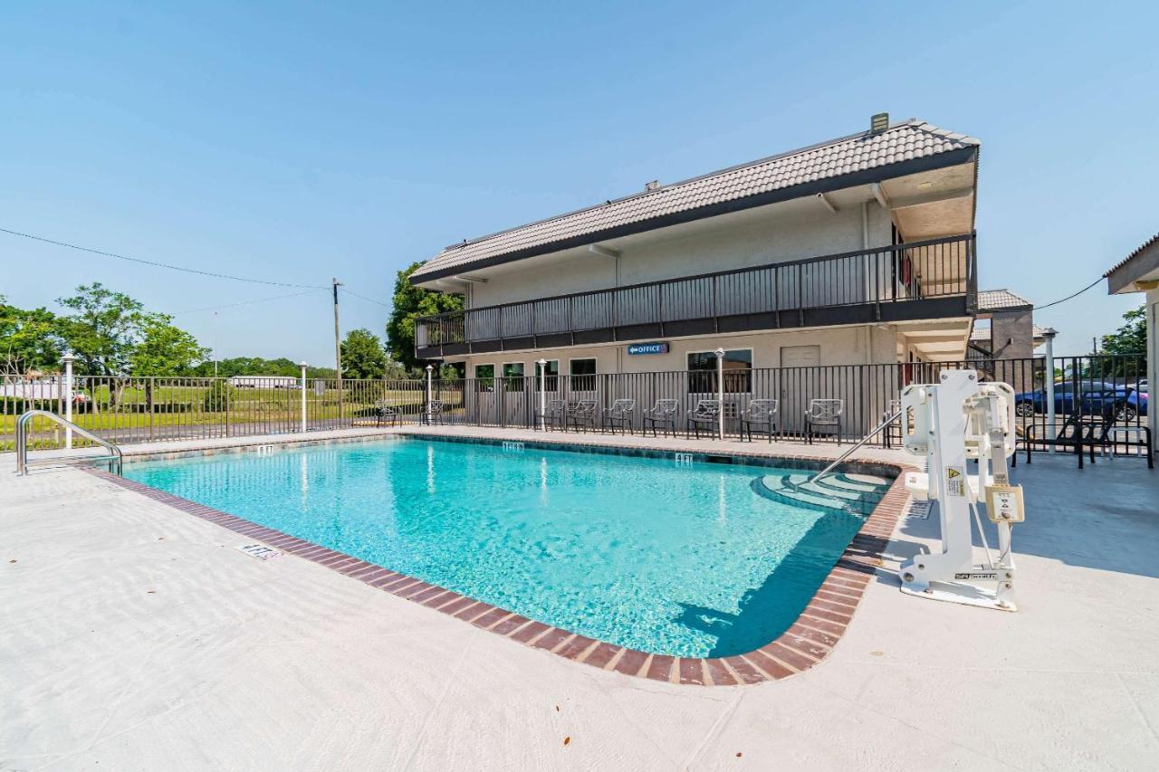 Hotel 6 Tampa Near Fairgrounds - Casino 2*