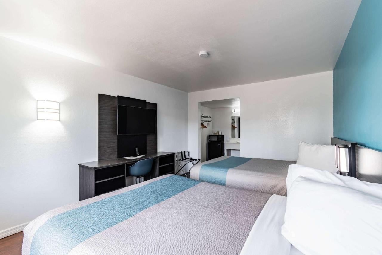 6 Tampa Near Fairgrounds - Casino Hotel Orient Park