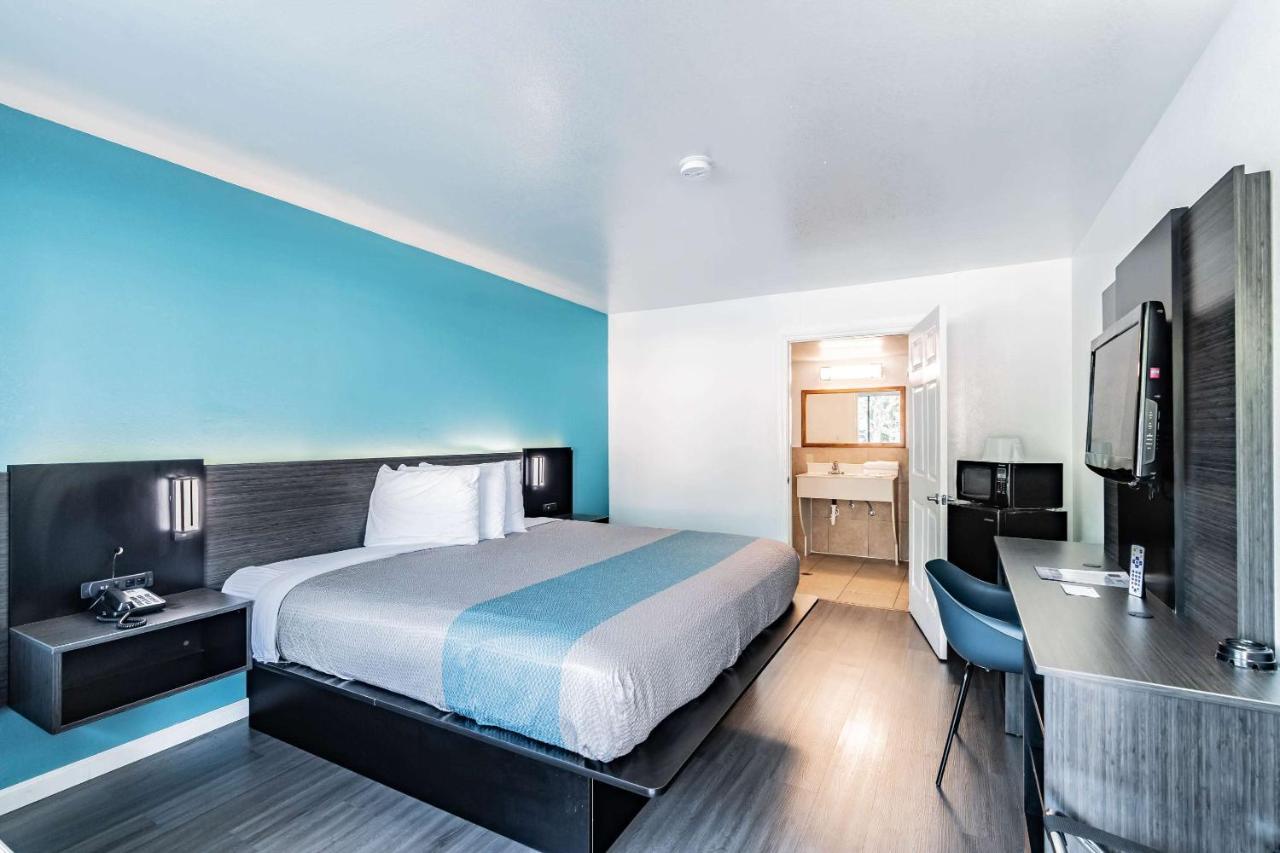 Hotel 6 Tampa Near Fairgrounds - Casino 2*